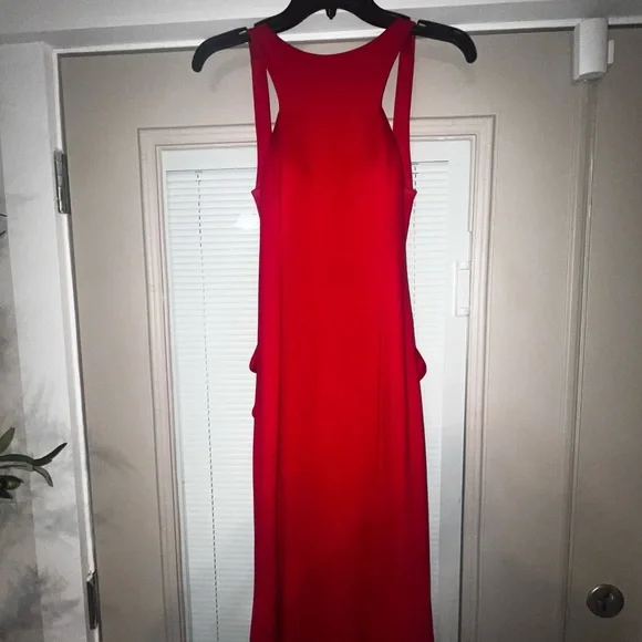 Elegant Red Evening Gown - Picture 5 of 9